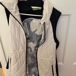 Athleta Quilted Vest in Gray and Black